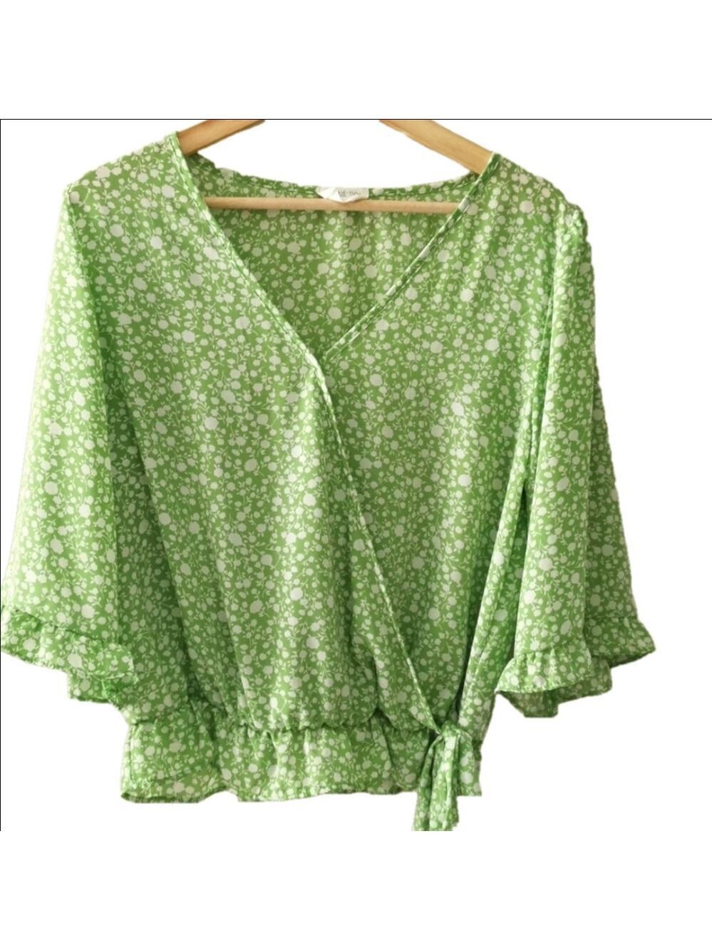 Sienna Sky green floral blouse. Size large. EUC